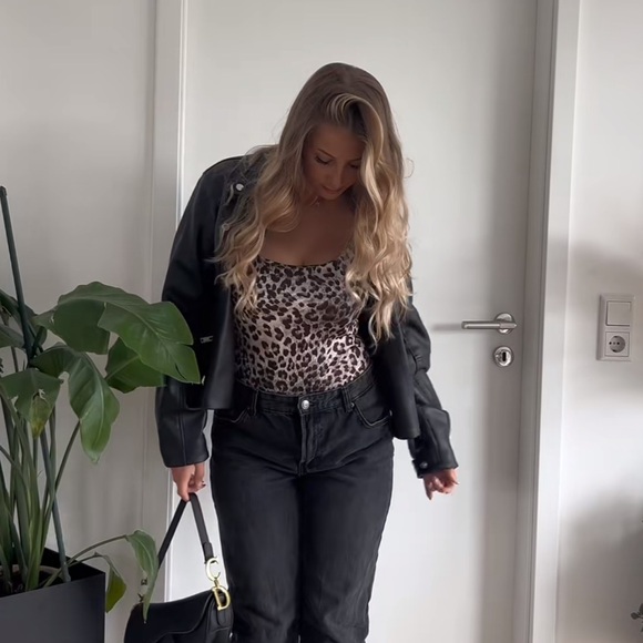 Leopard/cheetah print bodysuit from Dynamite - Picture 3 of 12